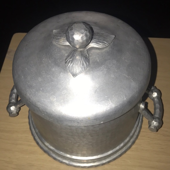 Hand Forged Everlast Metal pot with lid - Picture 13 of 14